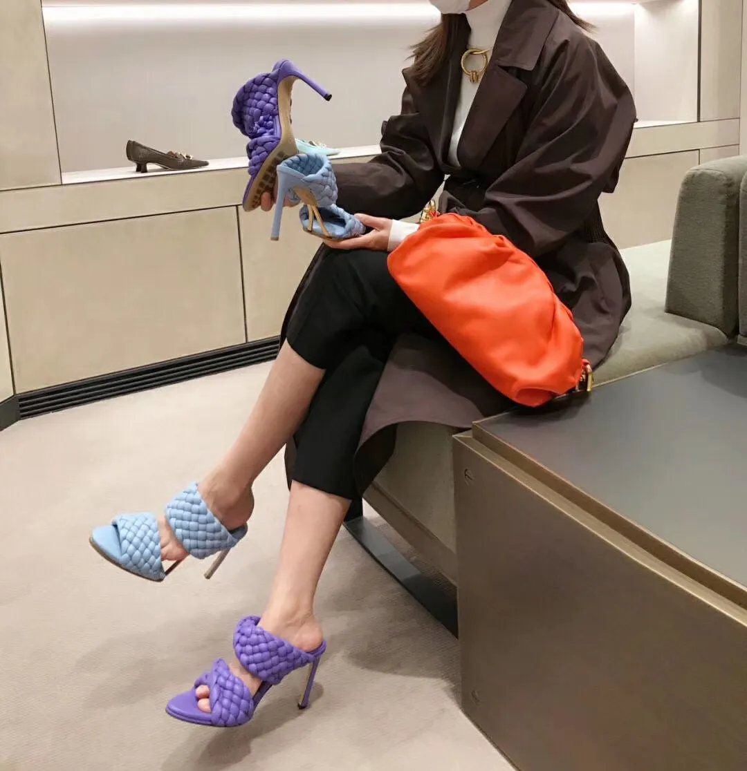 THE CHAIN ​​POUCH is worthy of being the king of fashion exports in Milan. The fairy orange series is cool in capital letters🆒